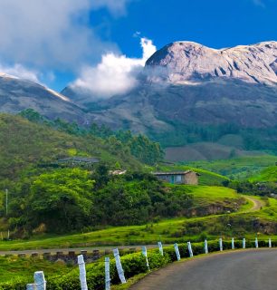 1200px-Munnar_hillstation_kerala-1